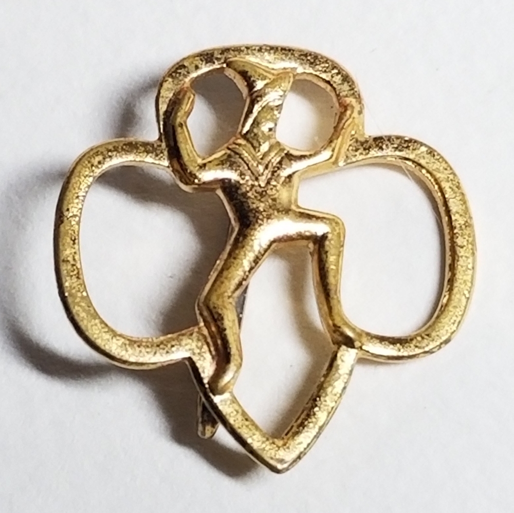 Vintage Girl Scouts Brownie pin gold tone